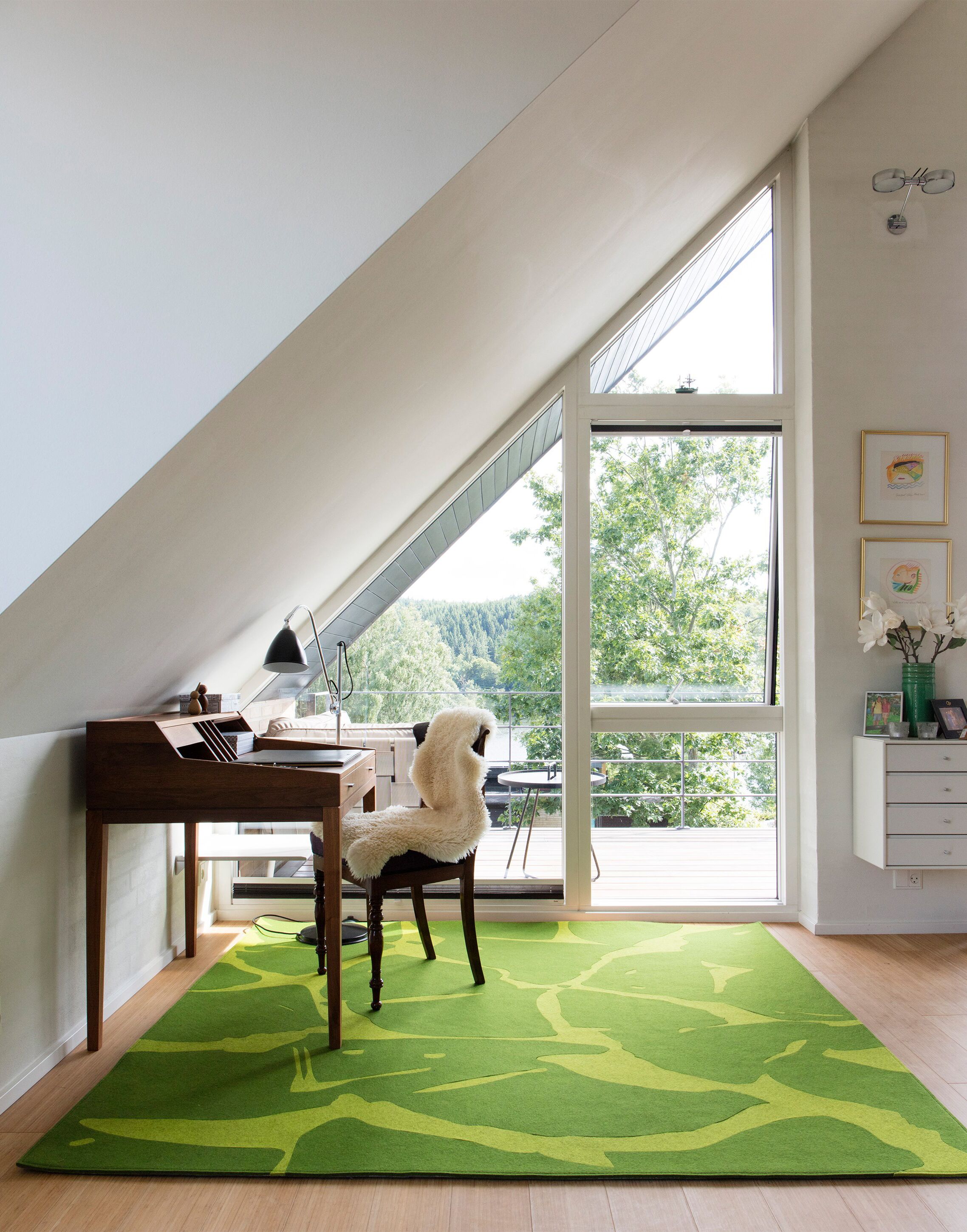 home office with fraster felt rug